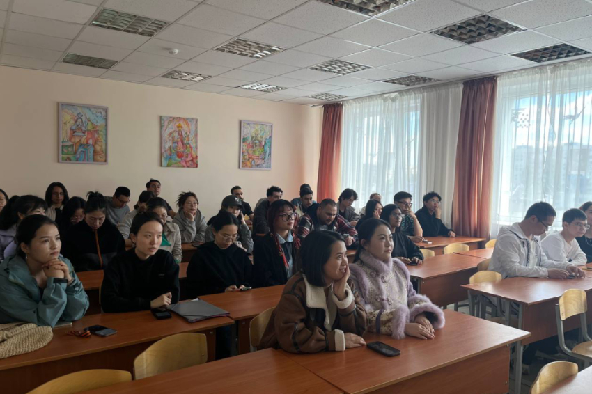 События НИУ «БелГУ» иностранным студентам белгородских вузов рассказали о медиабезопасности в современном мире